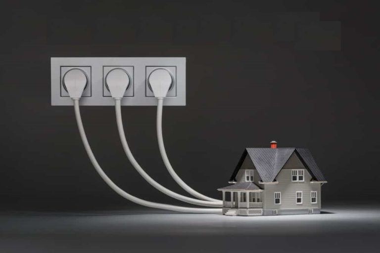 Tu știi care este traseul parcurs de energia electrică pentru a ajunge în casele noastre?