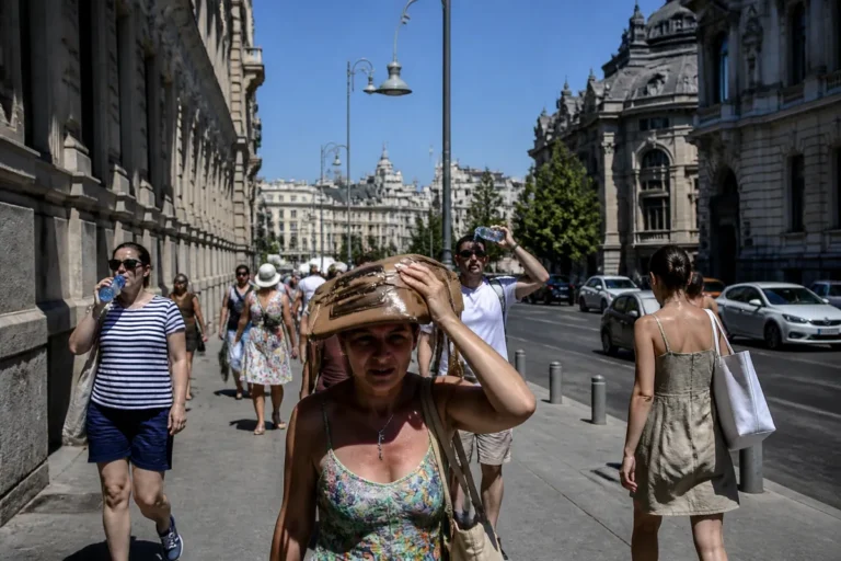 Caniculă și nopți tropicale la București până pe 3 august