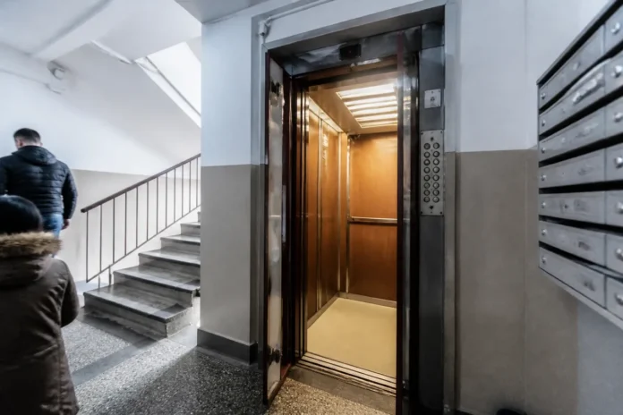 Cel mai vechi lift de persoane din Ploiești funcționează din 1976 Cel mai vechi lift de persoane din Ploiești funcționează din 1976
