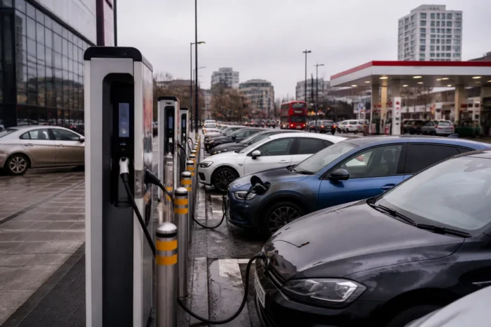 Marea Britanie reevaluează planul pentru mașinile electrice din 2030, pe fondul vânzărilor în creștere Marea Britanie reevaluează planul pentru mașinile electrice din 2030, pe fondul vânzărilor în creștere