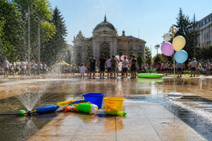 Primarul din Buzău, udat din cap până în picioare la „Marea Bălăceală” Primarul din Buzău, udat din cap până în picioare la „Marea Bălăceală”