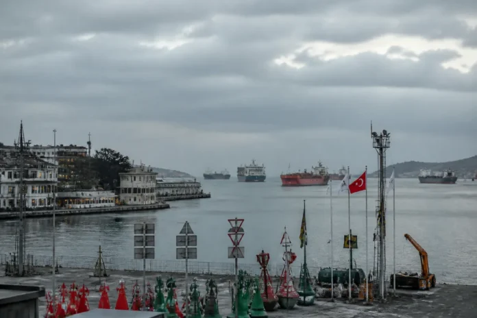 Turcia blochează navele spre Novorossiisk pe fondul atacurilor din Marea Neagră Turcia blochează navele spre Novorossiisk pe fondul atacurilor din Marea Neagră