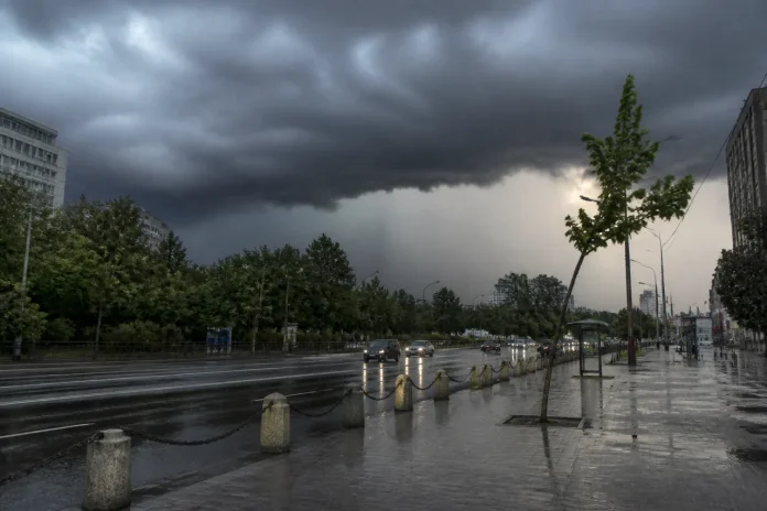 ANM anunță ploi torențiale și vijelii în estul țării. Cum se schimbă vremea în București ANM anunță ploi torențiale și vijelii în estul țării. Cum se schimbă vremea în București