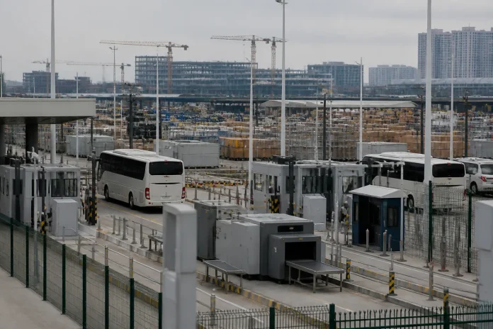 Beijingul înăsprește controlul la frontieră pentru specialiștii tech și marile averi Beijingul înăsprește controlul la frontieră pentru specialiștii tech și marile averi