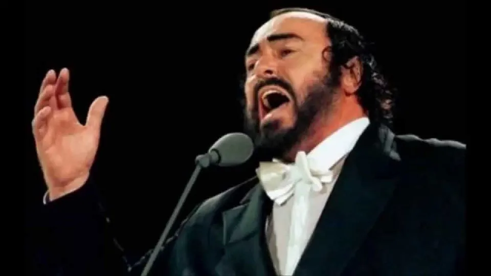Italia: Folosirea vocii lui Luciano Pavarotti într-un videoclip de extremă dreapta, condamnată de familia tenorului