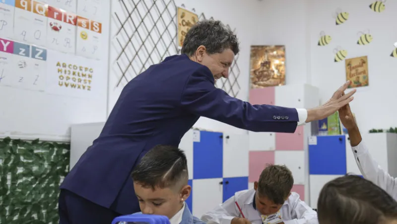 Nicușor Dan, la deschiderea de an scolar la Scoala Gimnaziala nr 1 din Curcani, Călărași. Foto: Inquam Photos / Octav Ganea
