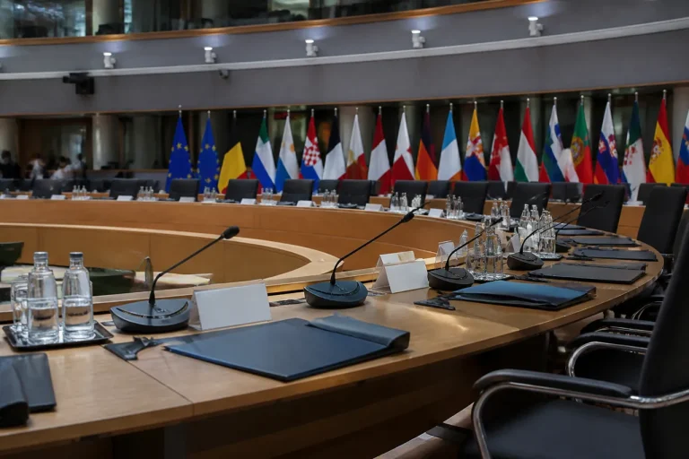 România și alte zece țări cer eliminarea veto-ului în politica externă a UE