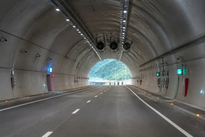 Tunelul Momaia de pe A1 Sibiu-Pitești a intrat în faza testelor Tunelul Momaia de pe A1 Sibiu-Pitești a intrat în faza testelor