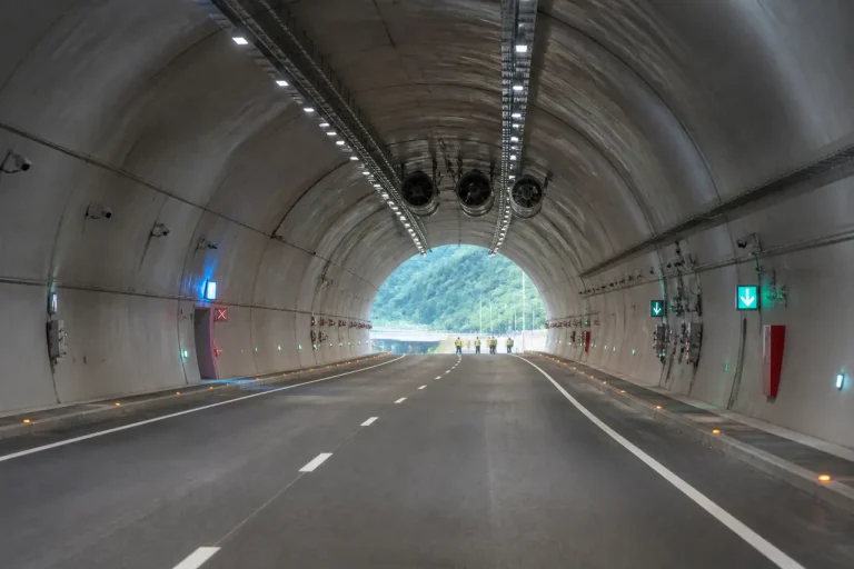 Tunelul Momaia de pe A1 Sibiu-Pitești a intrat în faza testelor