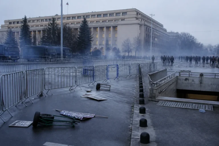 Violențe la protestul din Piața Victoriei