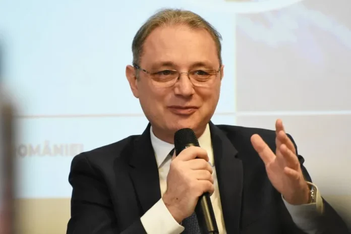 Luca Niculescu propune formule de guvernare și cere soluționarea crizei până joi Luca Niculescu propune formule de guvernare și cere soluționarea crizei până joi