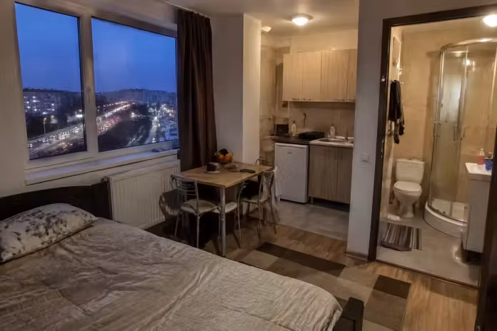 O cameră la 150 de lei pe lună, ofertă neobișnuită pe DN2, în Buzău