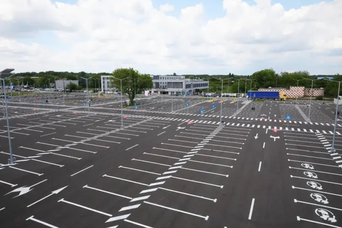 Parcările de la Otopeni și Băneasa, accesate automat de mașinile pentru persoane cu dizabilități
