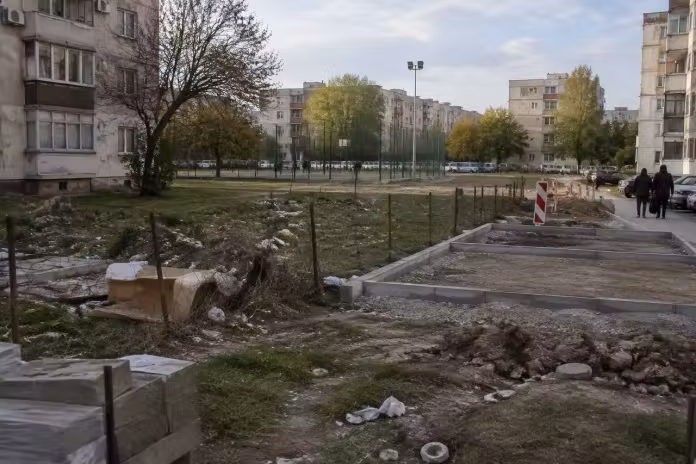Romeo Lungu, după vizita în Micro XIV: „Buzoienii cer curățenie, siguranță și parcări” Romeo Lungu, după vizita în Micro XIV